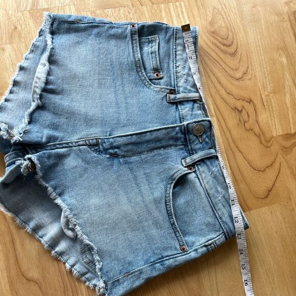 Divided by H&M short jean shorts light denim size 4 - Picture 11 of 14